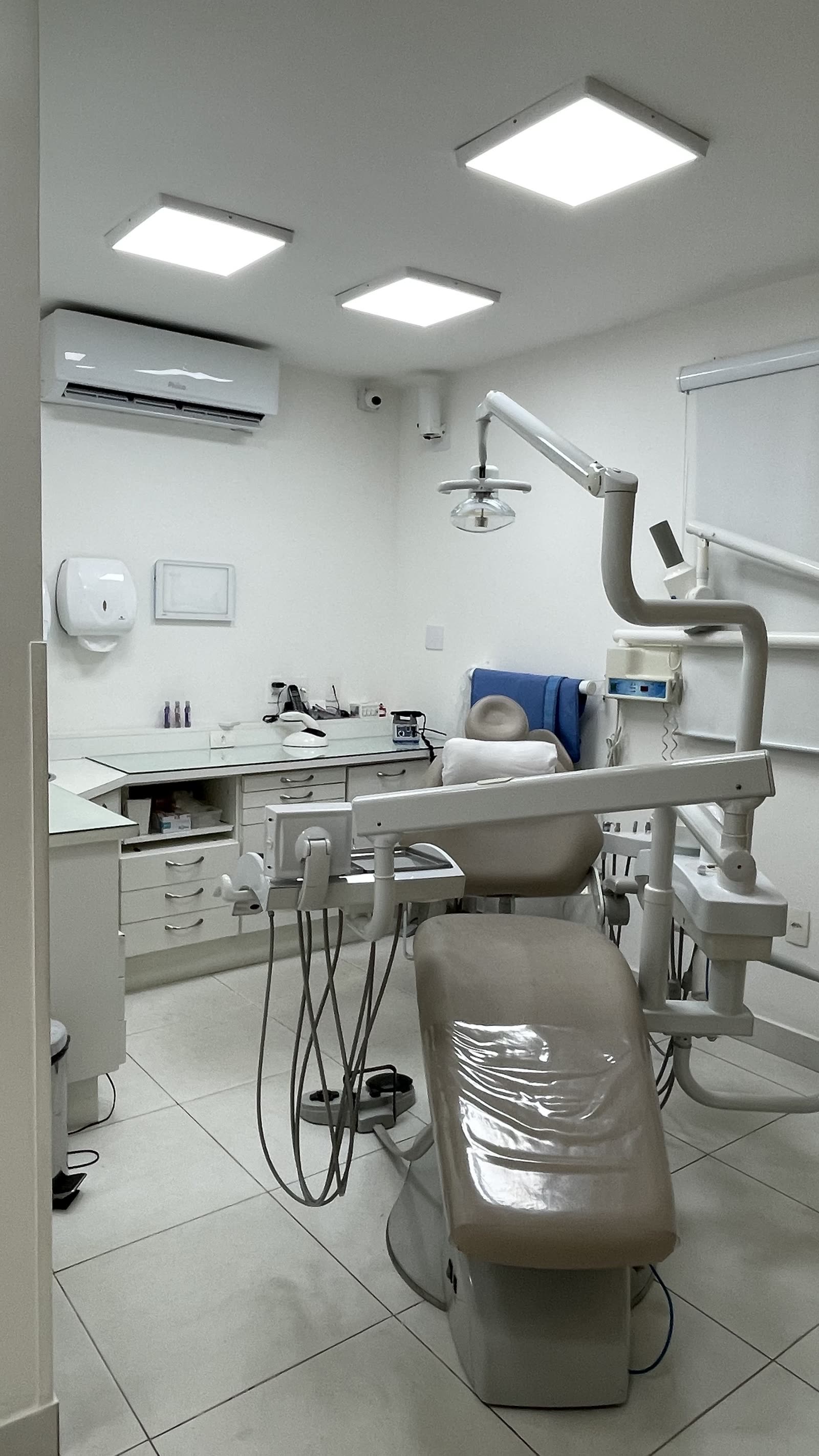 Consultório clínico equipado da Clínica Mazza Odontologia em Mesquita